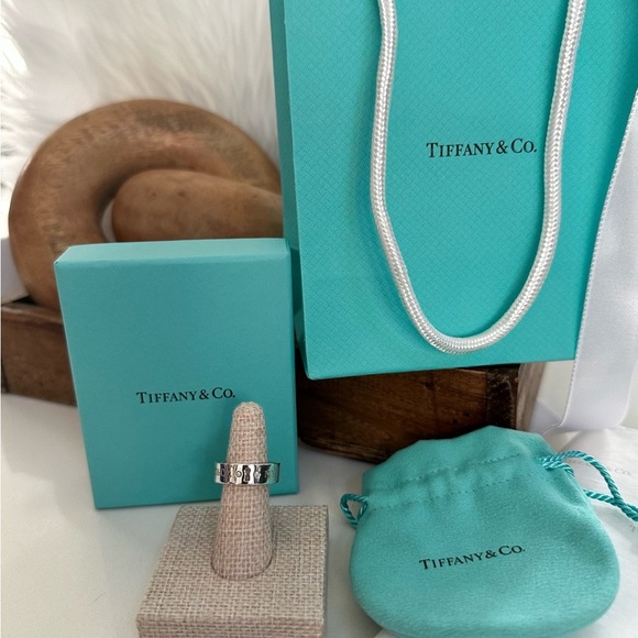 Rare Tiffany & Co. Double Diamond Keyhole Ring-Tiffany Locks Collection Like New - Picture 5 of 6